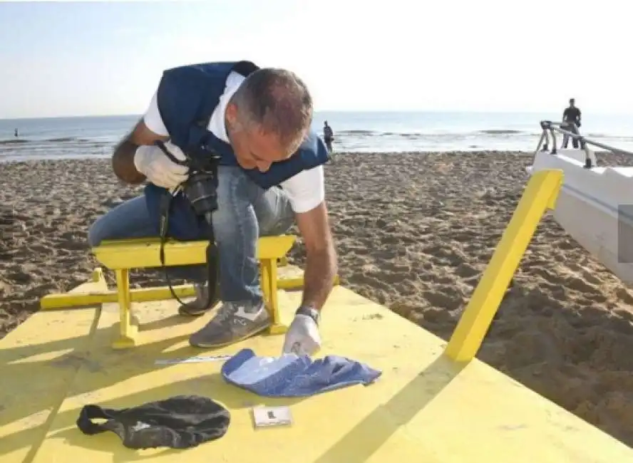 violenza e stupro sulla spiaggia di rimini -5