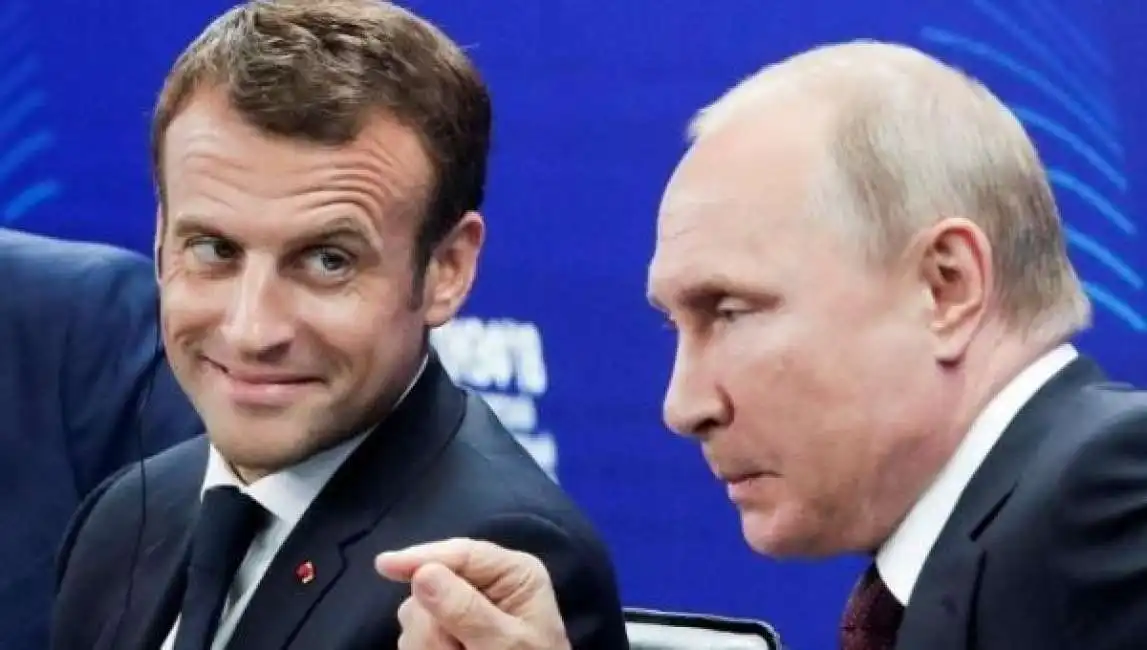 emmanuel macron vladimir putin