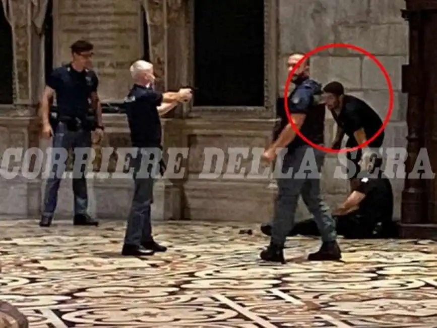 arresto del 26enne egiziano che ha aggredito una guardia giurata in duomo a milano