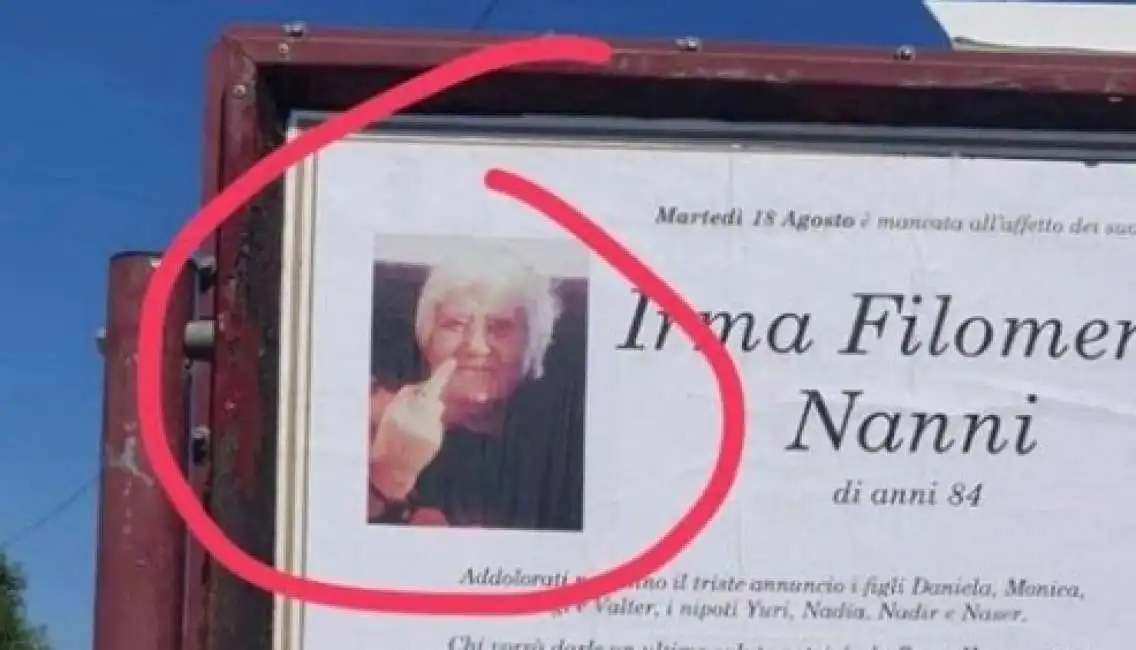 dito medio nel manifesto funebre a rimini donna morta anziana defunta