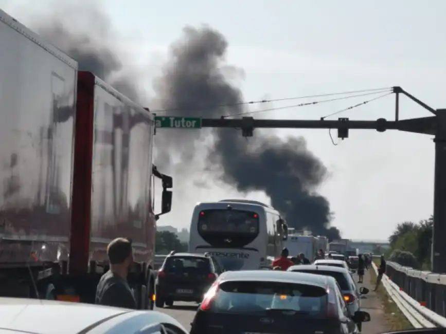 foggia - assalto a un portavalori sull autostrada