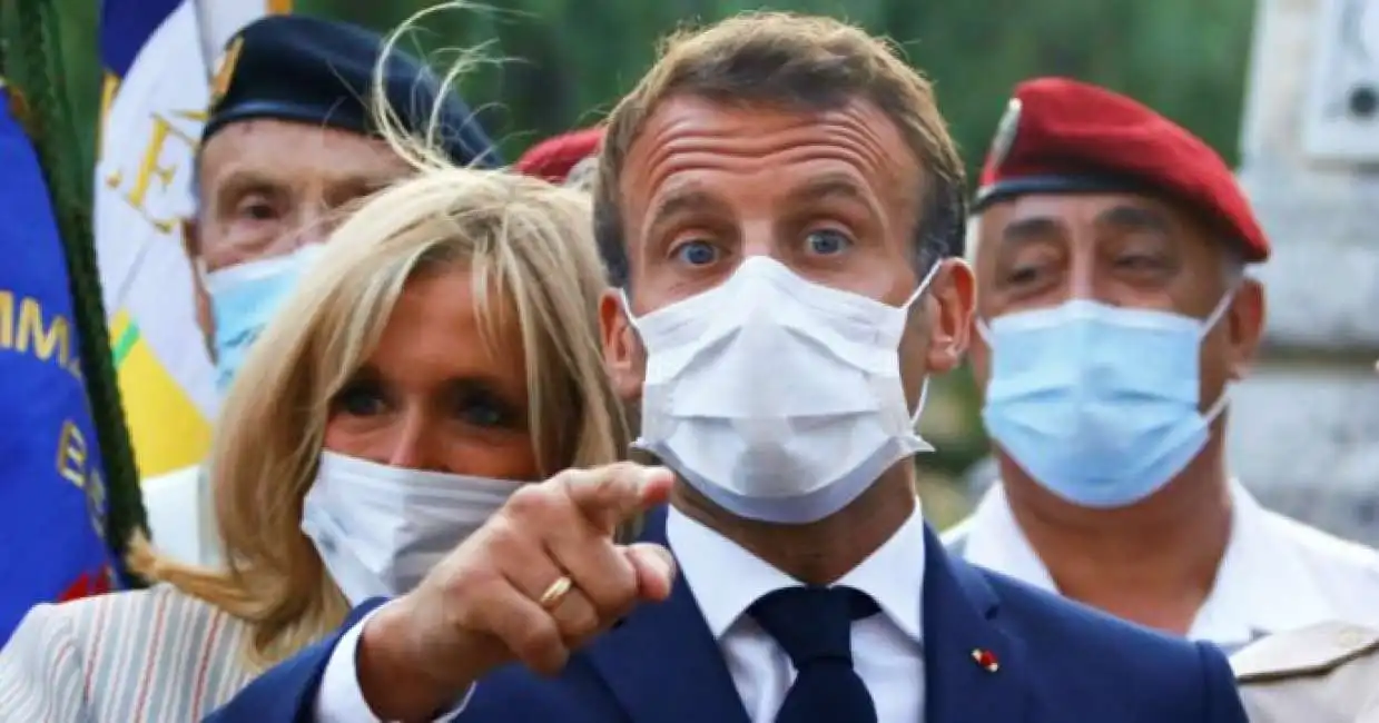 macron brigitte mascherina