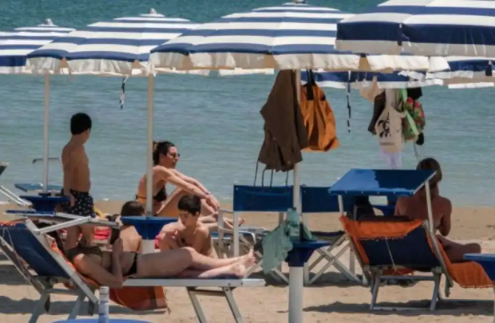 spiaggia distanze sociali-2