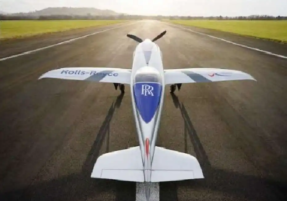 aereo elettrico spirit of innovation della rolls royce