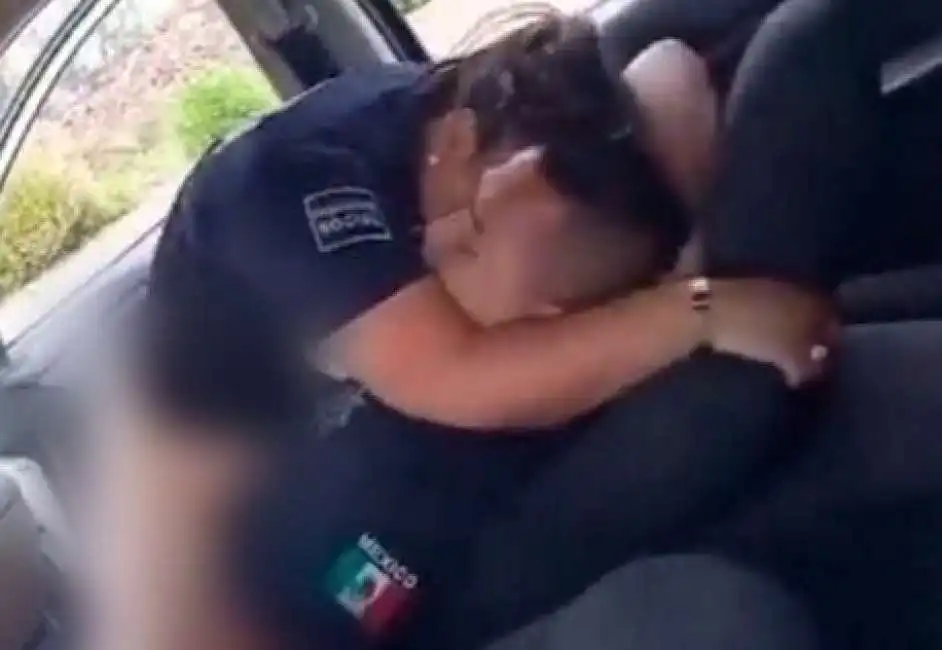 messico - poliziotti fanno sesso in auto