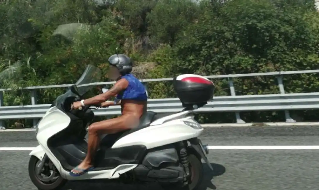 nudo scooter autostrada