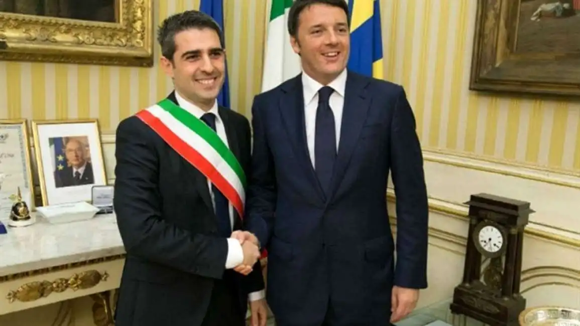 pizzarotti renzi