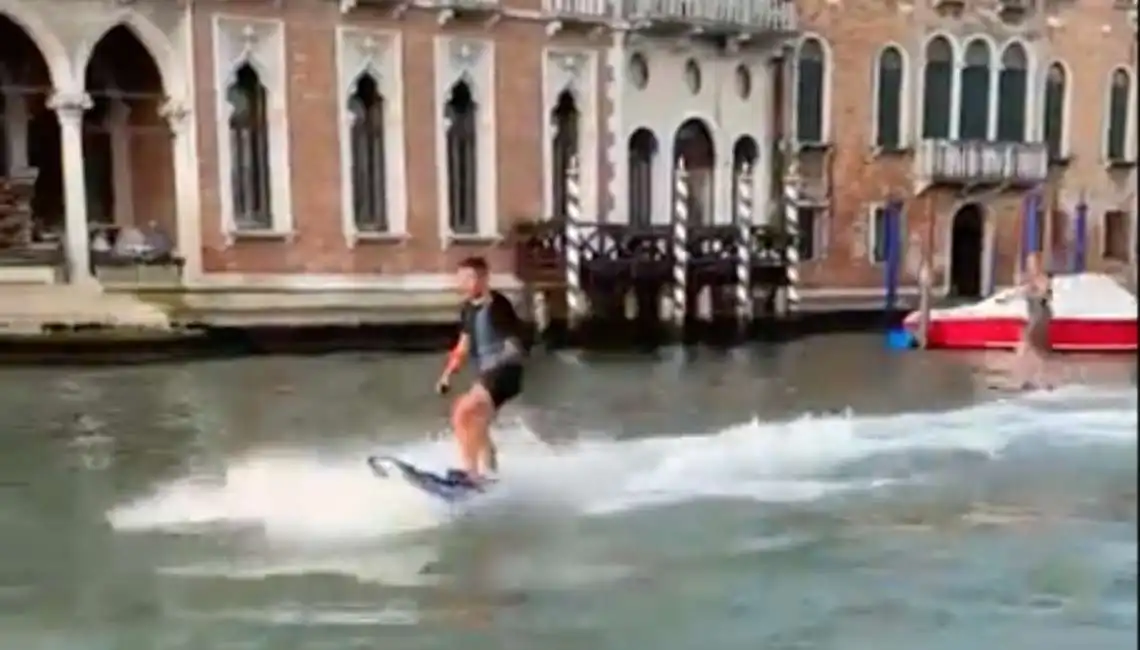 venezia surf canal grande 