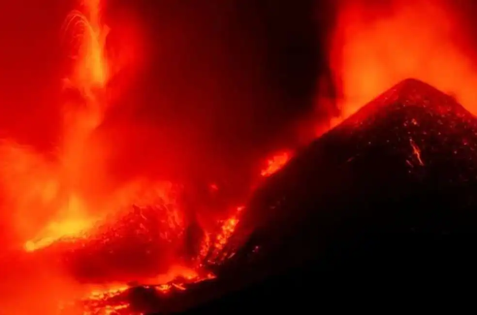 eruzione etna 