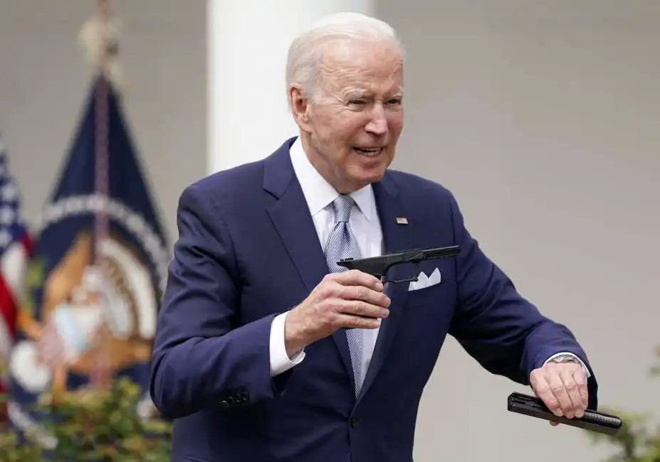 joe biden pistola pistole armi fai da te fantasma ghost guns 