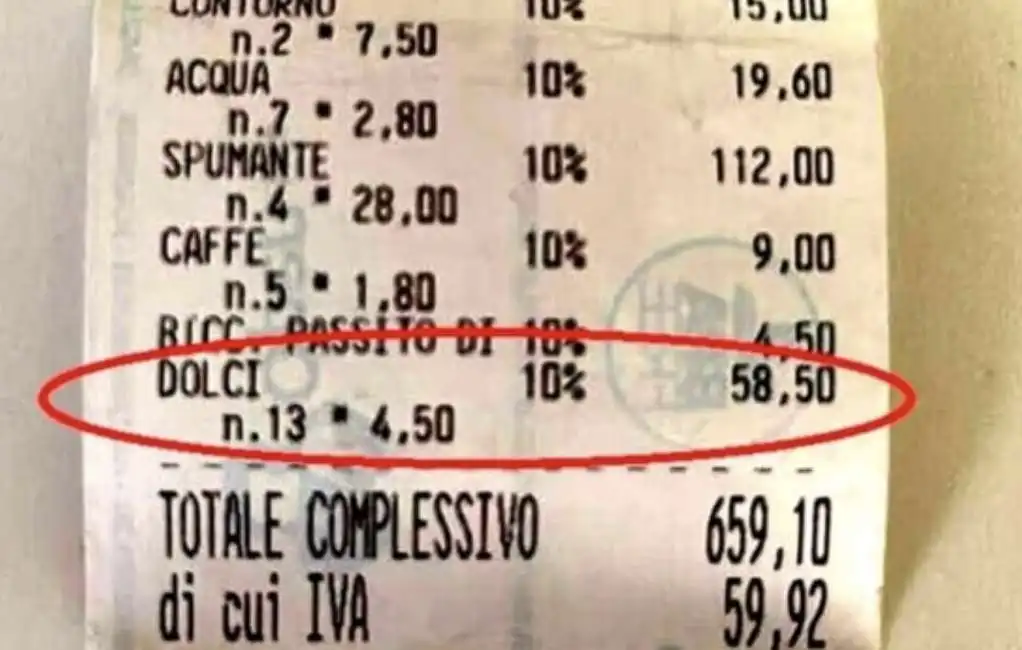 60 euro per tagliare una torta in un ristorante di arezzo