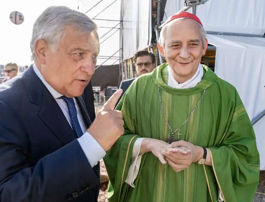 antonio tajani e matteo maria zuppi al raduno degli scout a verona 