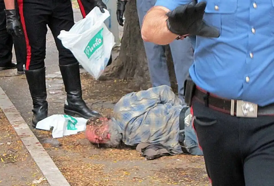 carabinieri clochard roma