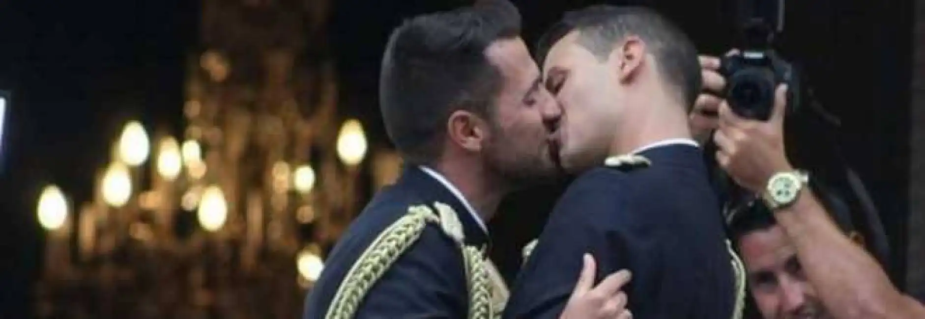 spagna poliziotti gay