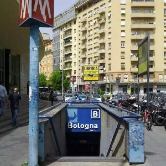 violenza fermata metro bologna