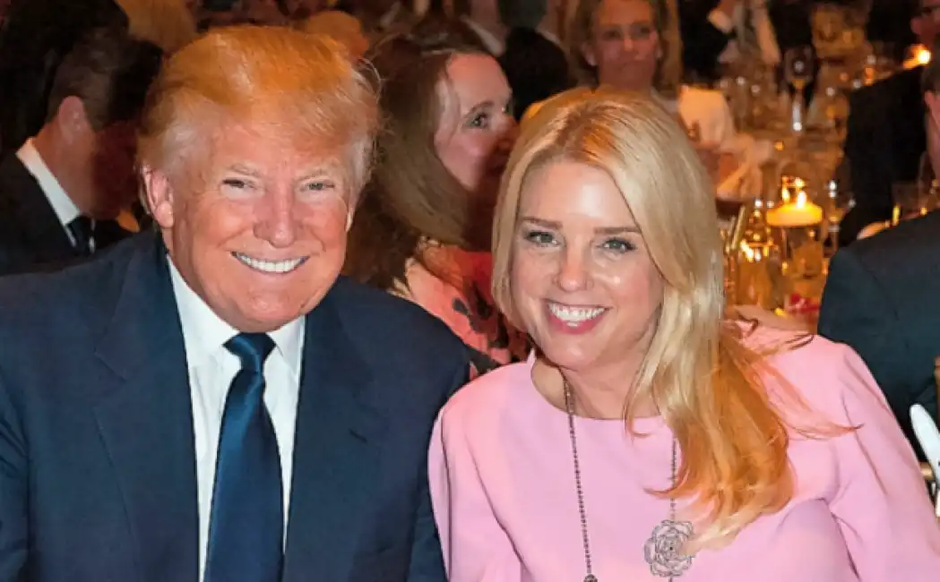 trump e pam bondi