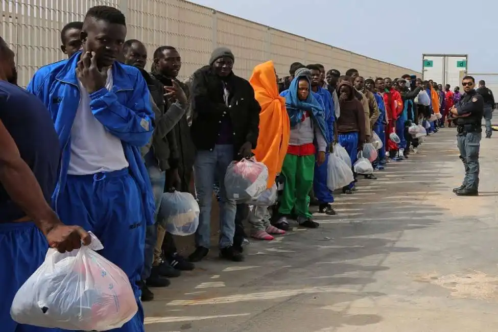 centro migranti trapani milo