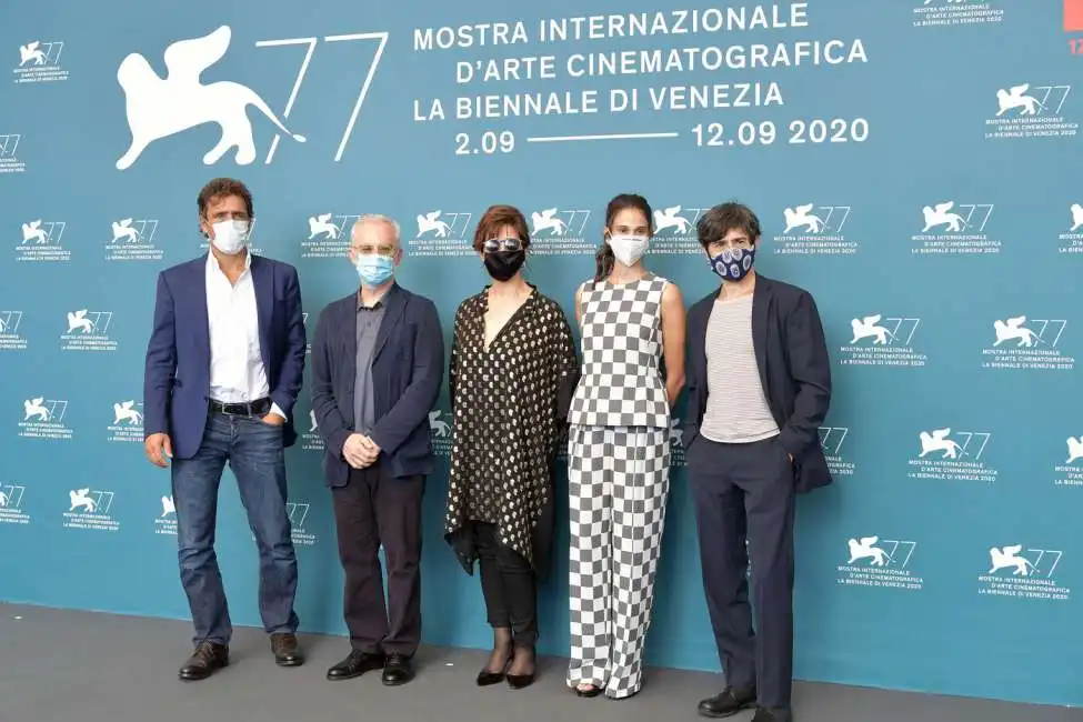 adriano giannini, daniele luchetti, laura morante, linda caridi and luigi lo cascio - photocall lacci