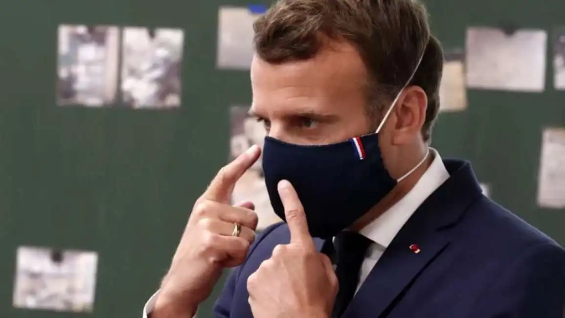 macron mascherina francia coronavirus