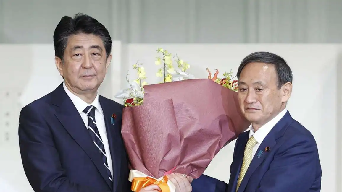 shinzo abe yoshihide suga