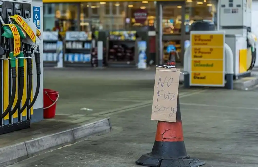 benzina inghilterra regno unito stazione servizio