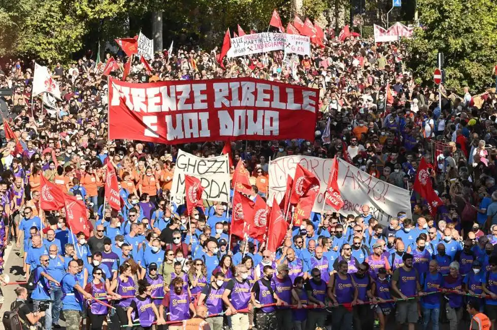 gli operai della gkn di firenze 3