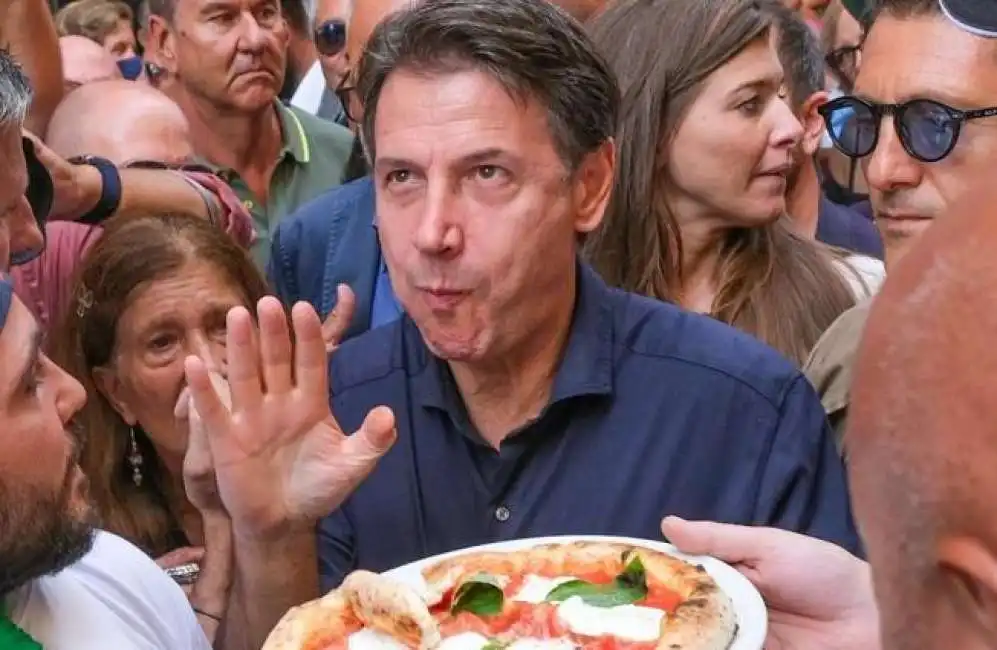 giuseppe conte pizza napoli