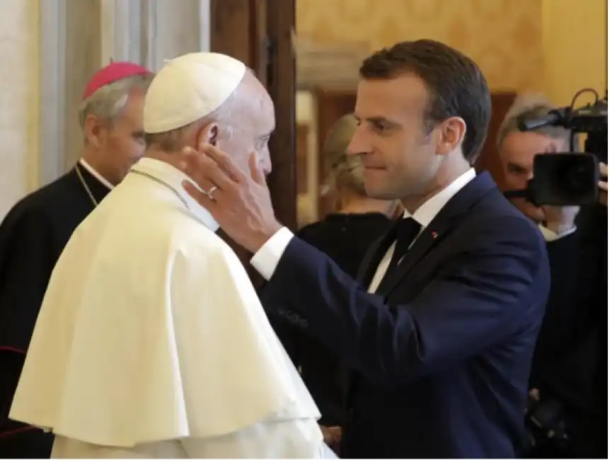 papa bergoglio macron