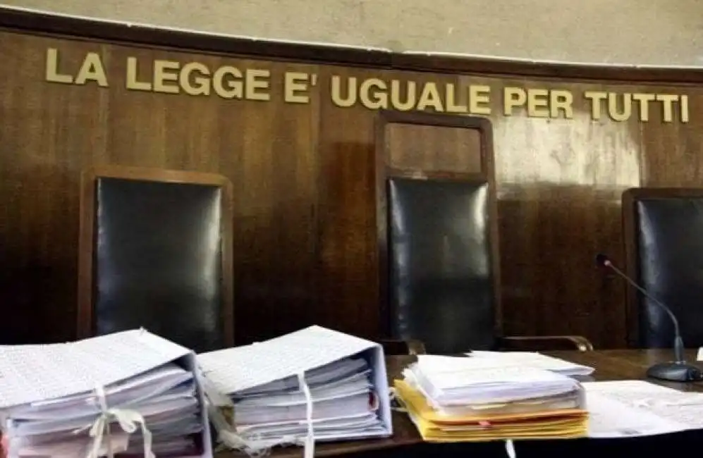 tribunale giustizia giudice fascicoli