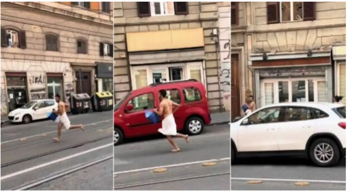 uomo nudo a roma