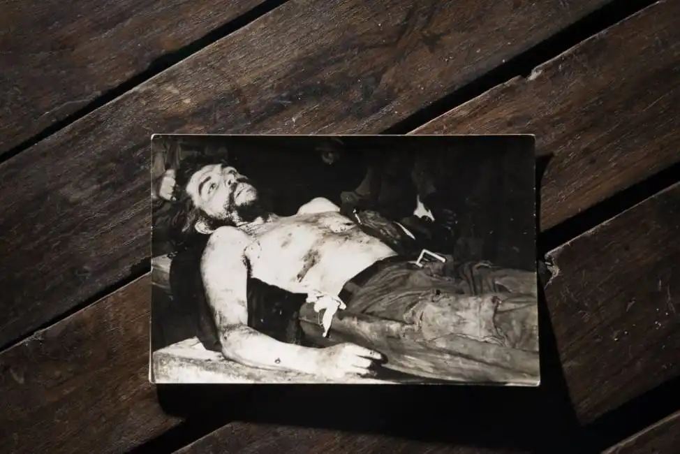 foto inedita della morte di che guevara