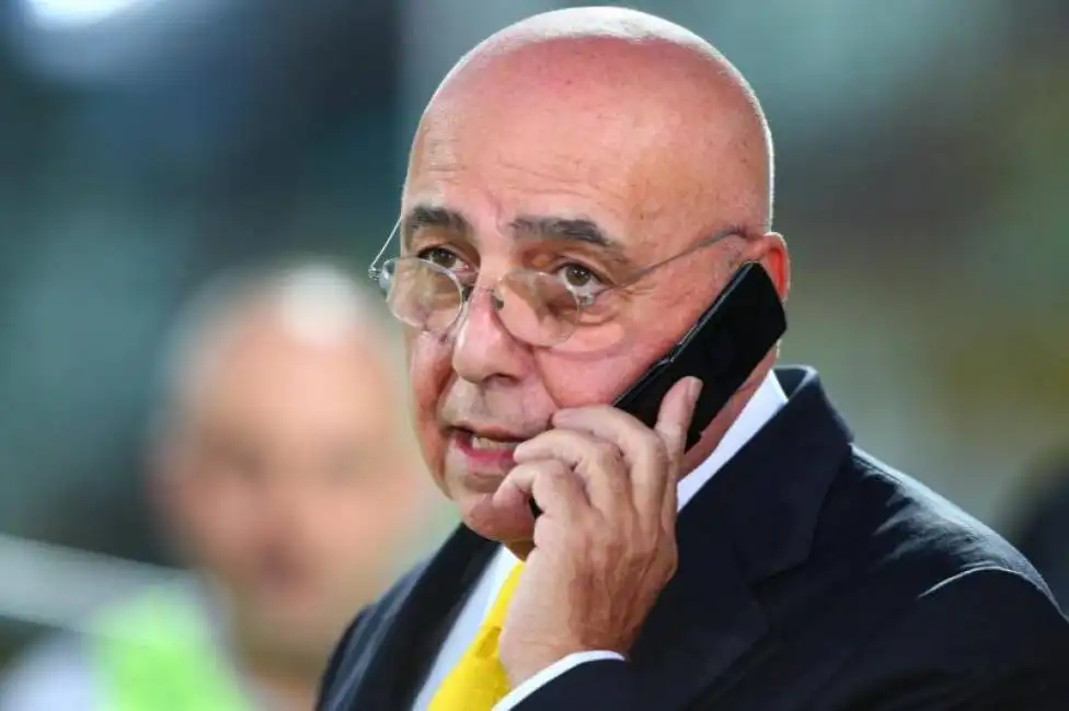 adriano galliani al telefono