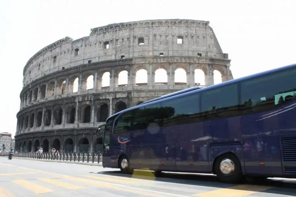 bus turistici colosseo