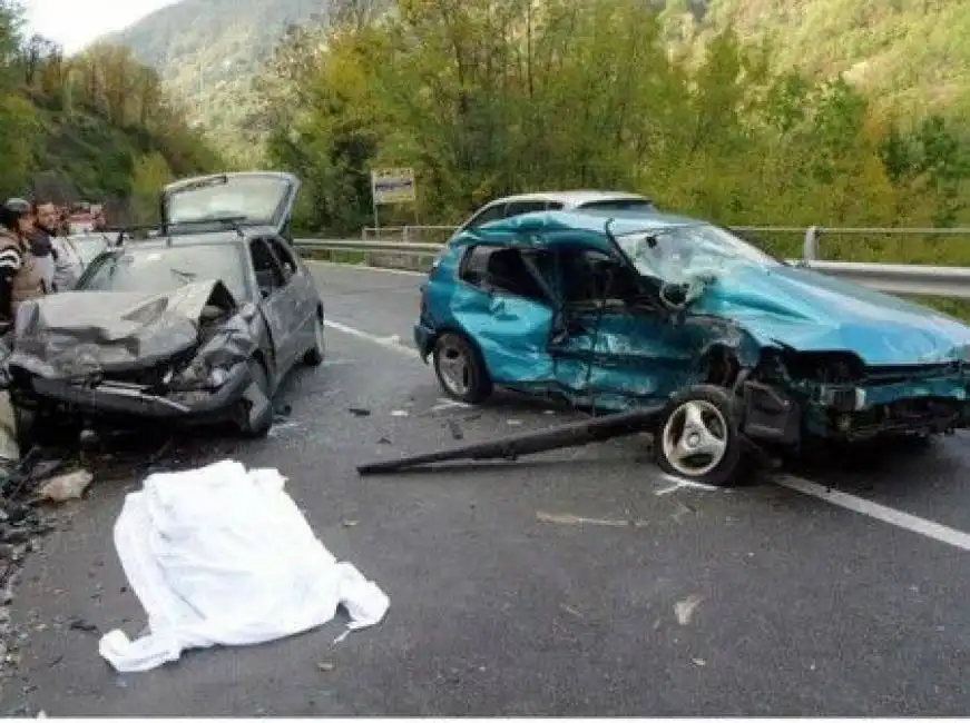 incidente stradale mortale