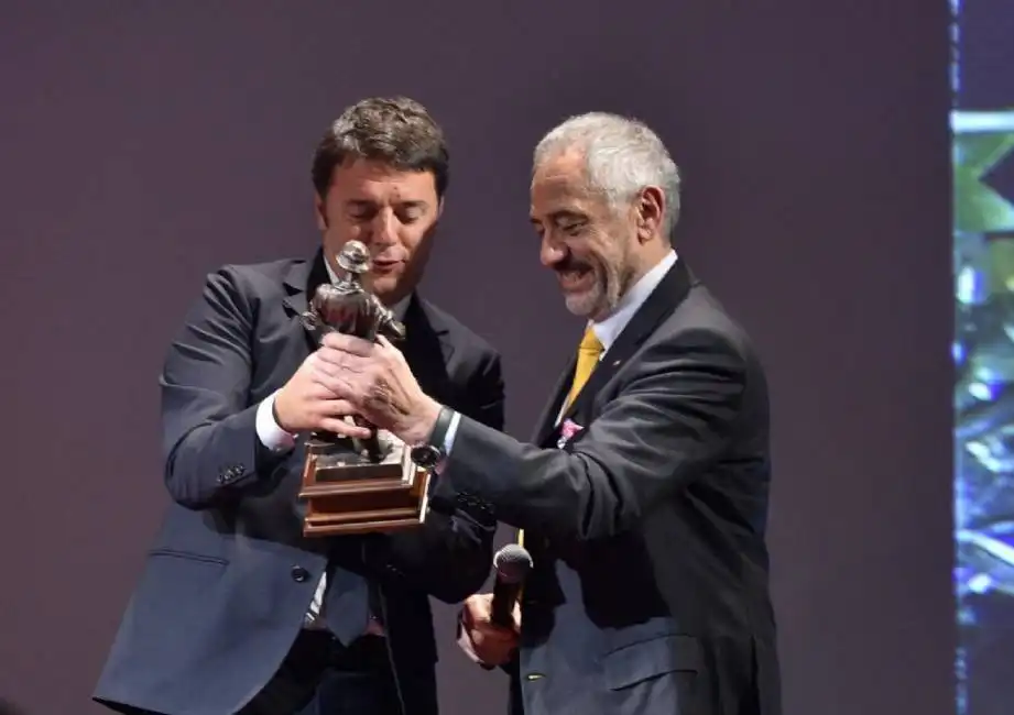 renzi premiato alla danieli