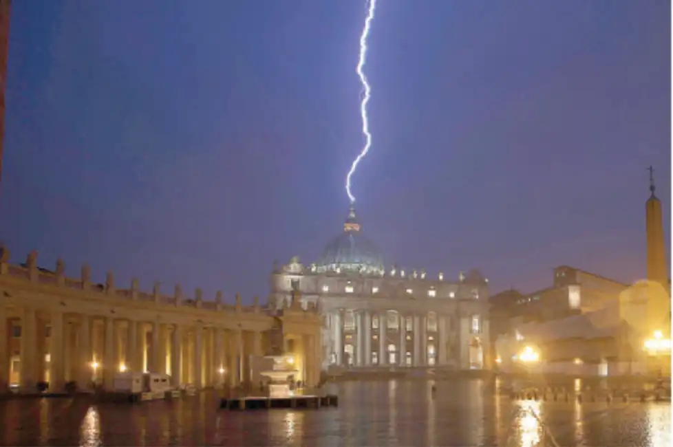 san pietro vaticano dimissioni papa ratzinger