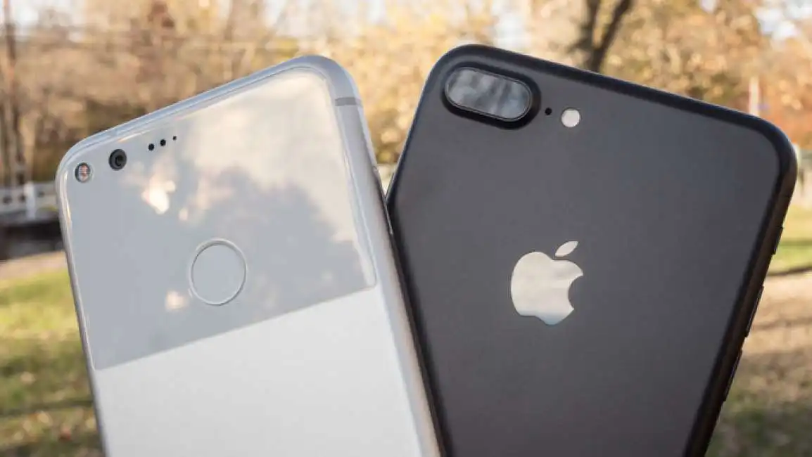 iphone contro pixel