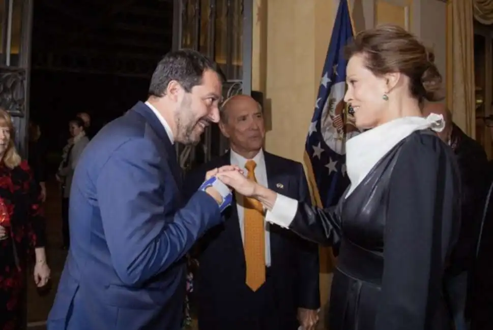 matteo salvini e sigourney weaver lewis eisenberg