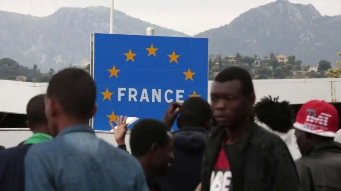 migranti francia