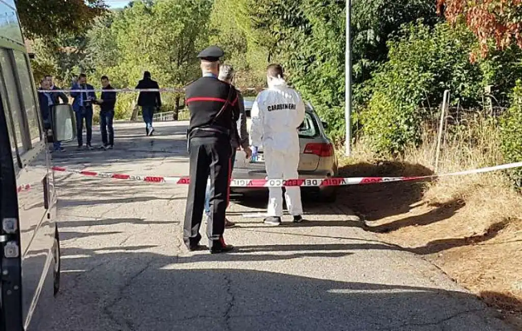 perugia - cadavere incappucciato in auto