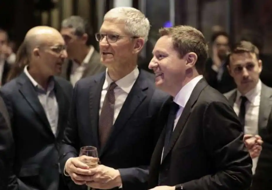 tim cook andrea ceccherini