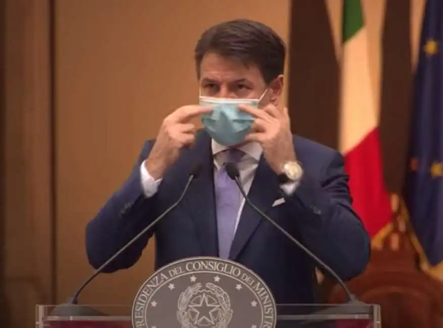 conferenza stampa di giuseppe conte