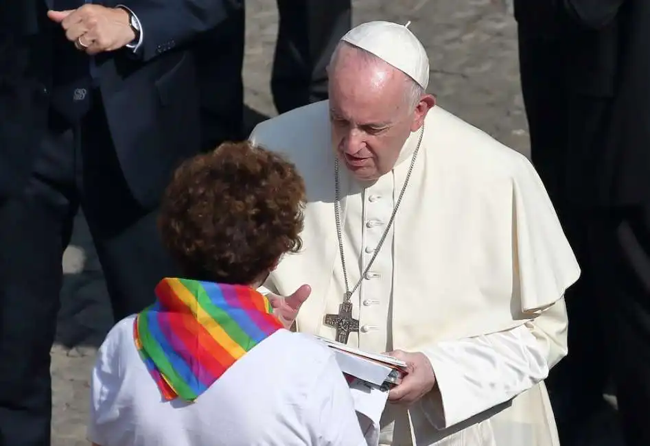 papa francesco bergoglio gay lgbt omosessuali 