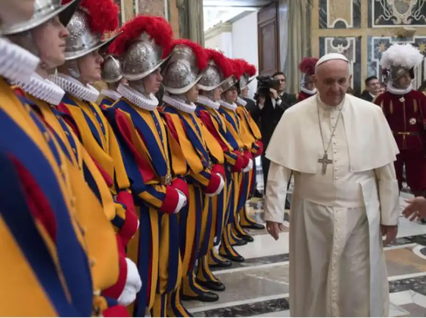 papa francesco guardie svizzere