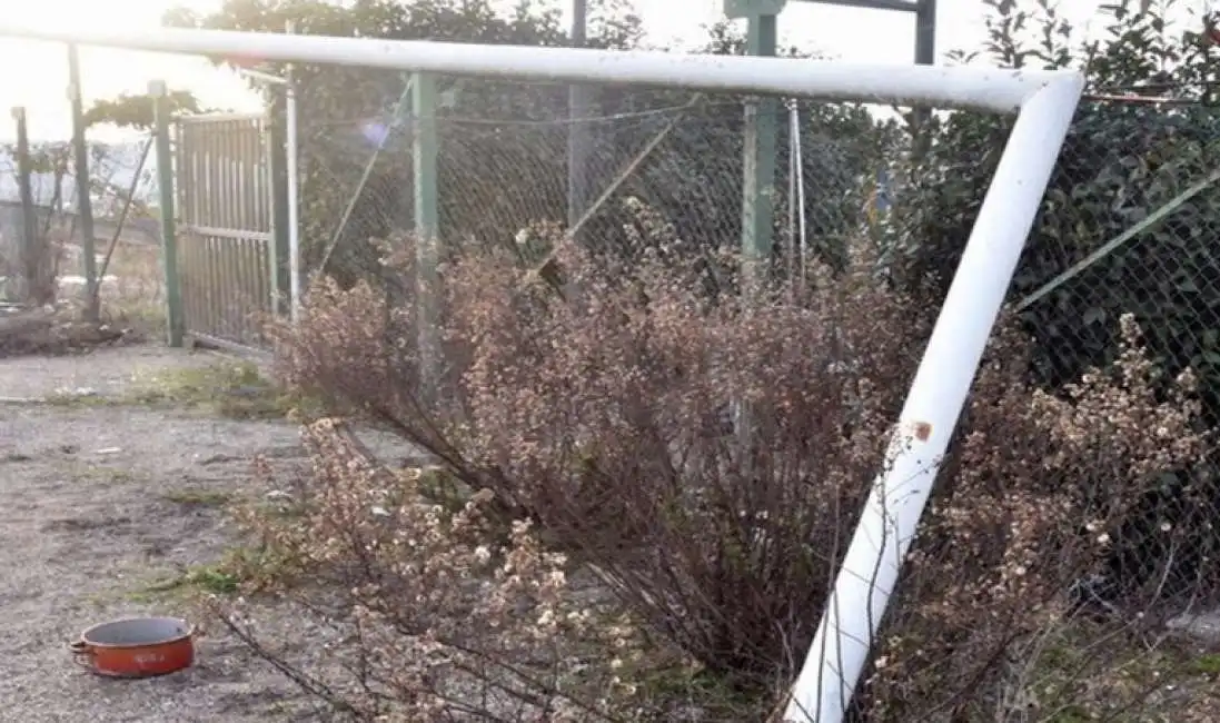 bimba uccisa dalla porta di calcio