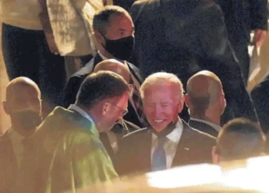 joe biden a messa nella chiesa di st. patrick a roma