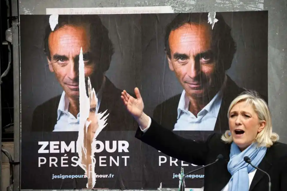 marine le pen cartelloni di eric zemmour 