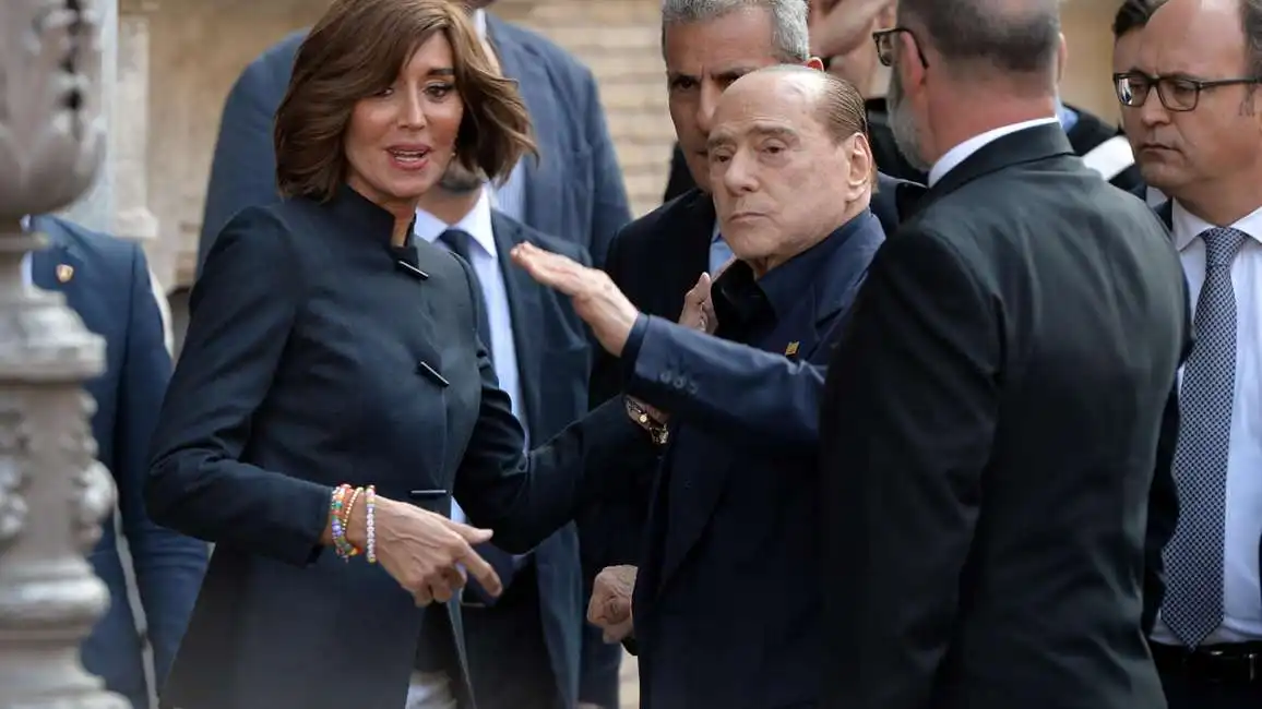 berlusconi arriva al senato