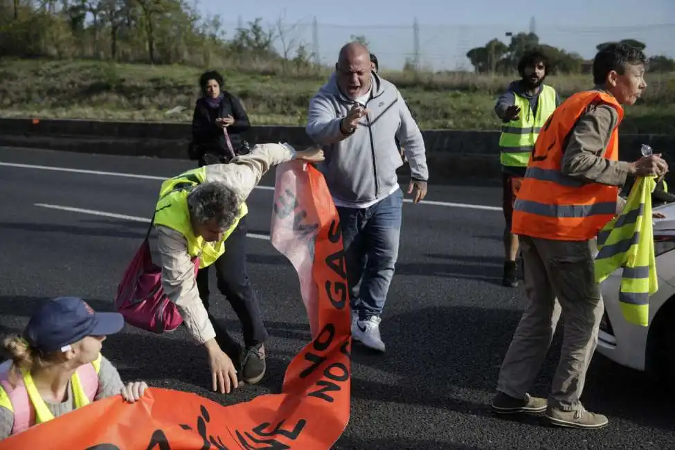 protesta grande raccordo anulare ultima generazione 