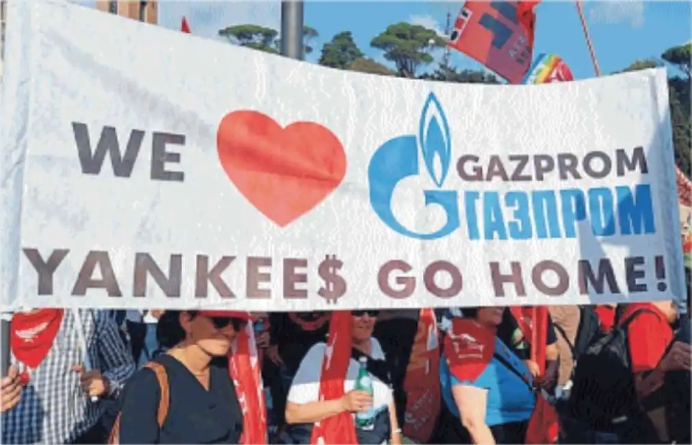 striscione pro gazprom alla manifestazione della cgil 